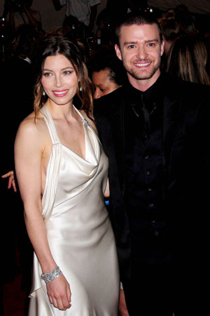 Jessica Biel reportedly spotted wearing engagement ring