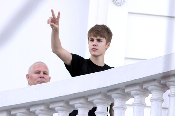 Justin Bieber surprises fan for Valentine's Day