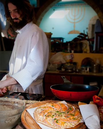 Israeli pizza