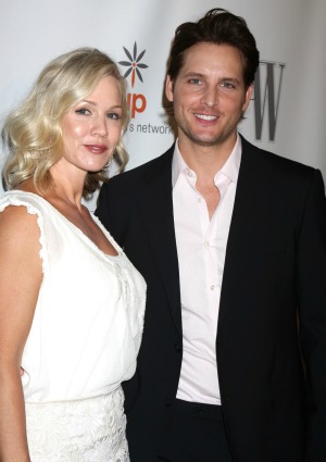 This time we're hearing that Jennie Garth split with Peter Facinelli because