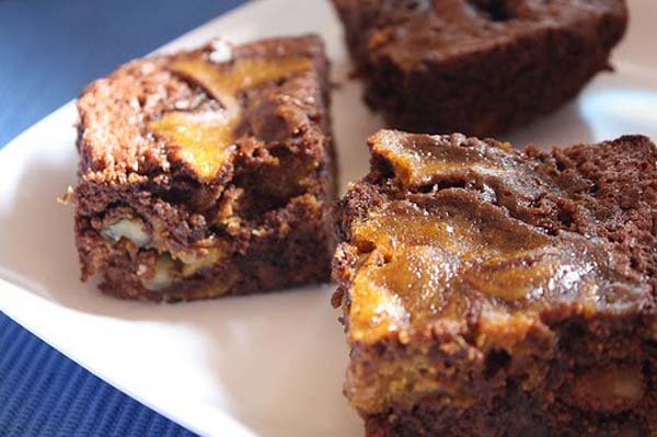 Dark chocolate pumpkin brownies