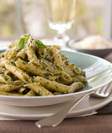 Walnut pasta pesto