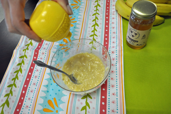 Banana lemon honey face mask