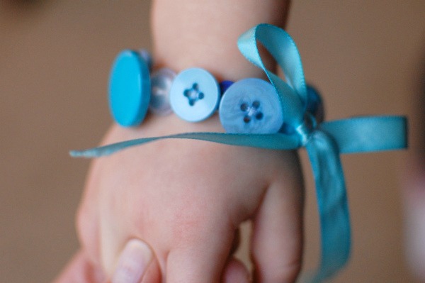 Button bracelet