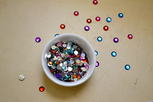 Confetti and bead launcher