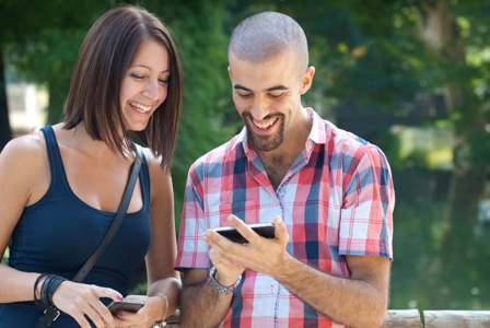 Friends searching for gluten-free place to eat