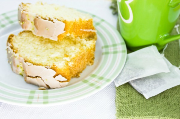 Lemon cake and tea