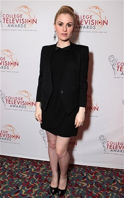 Pregnant Anna Paquin