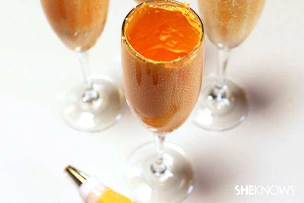 Frosting the champagne glass