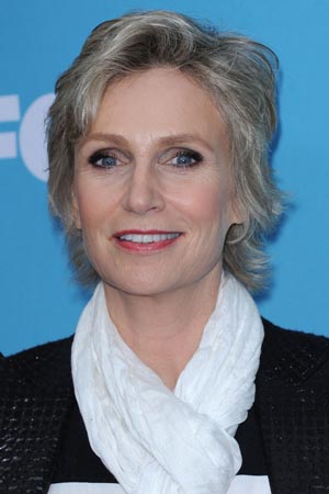 Jane Lynch gives Smith College commencement address