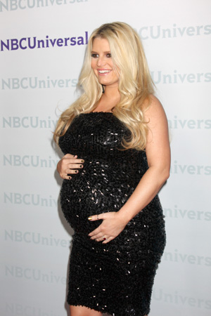 Jessica Simpson gives birth to Maxwell