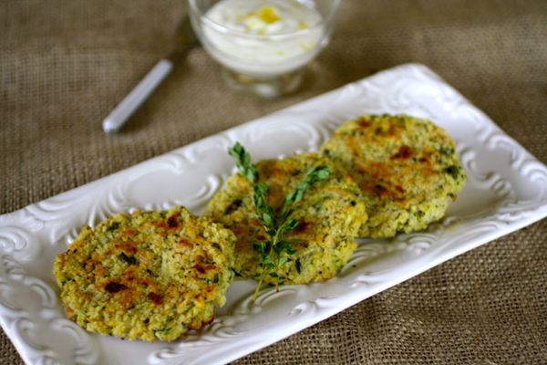 Baked tuna and zucchini cakes with lemon-yogurt dressing