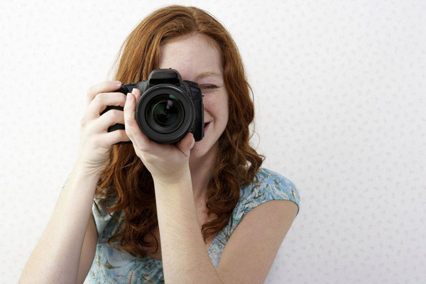 mom with dslr camera