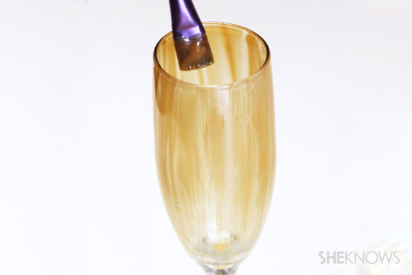 Painting the champagne glass with gel