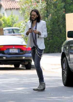 Russell Brand hosts 2012 MTV Movie Awards.