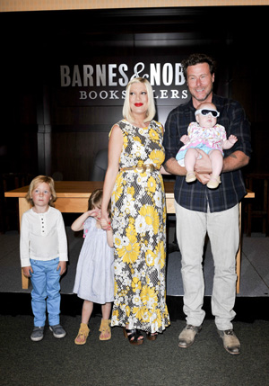 Tori Spelling, Dean McDermott and family