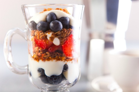 Yogurt berry parfait