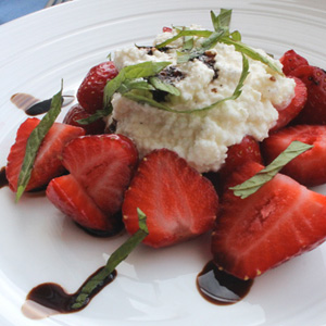 Strawberries with ricotta and balsamic reduction