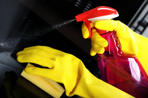 Cleaning the oven