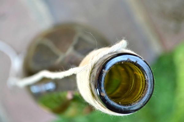 twine bottle holder
