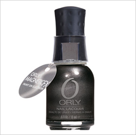 Magnetizing nail color