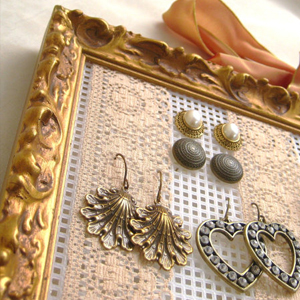 Picture frame jewelry display organizer