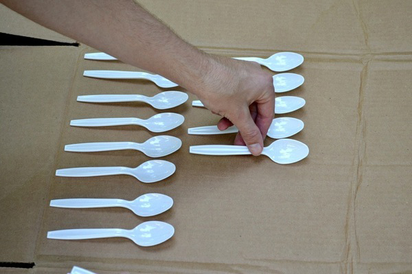 Line up spoons