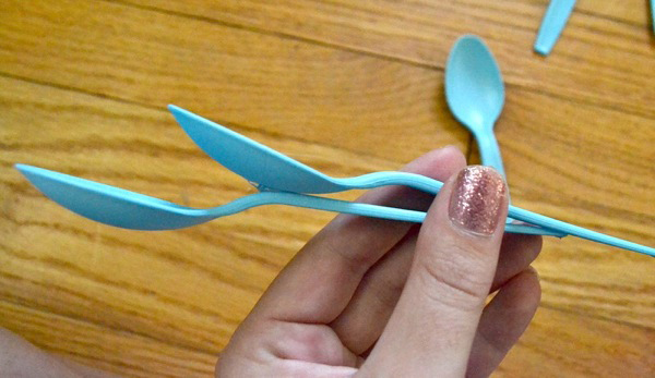 glue spoon together
