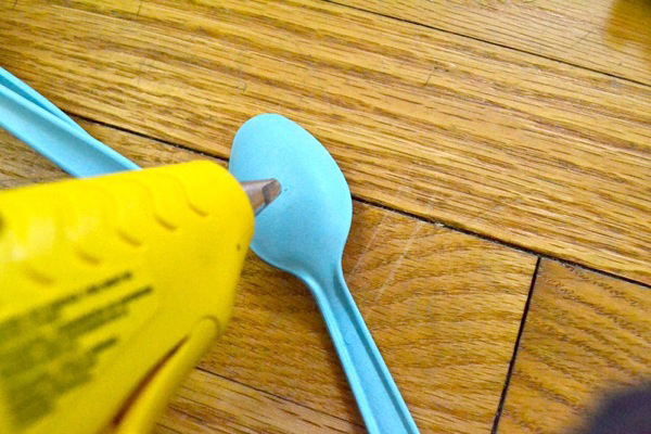 glue spoon