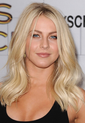 Julianne Hough's soft waves
