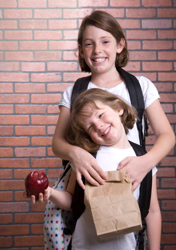 girls with lunches