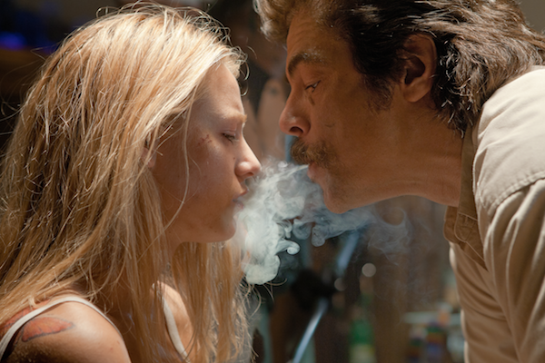 Savages Movie Review Two Pot Dealers And A Girl