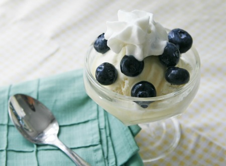 blueberry_white_chocolate_sundae4.jpg