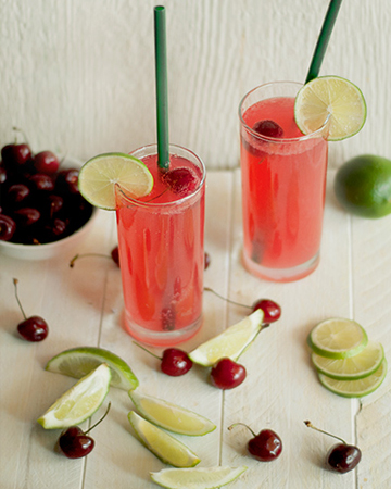 Old fashioned lemonade with fresh raspberries recipe