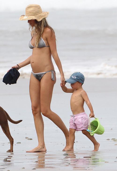 Jennifer Nettles Bikini Pics 11