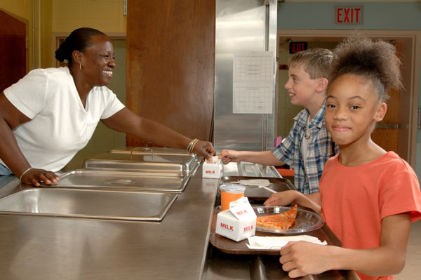 kids in cafeteria line