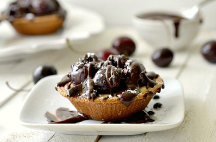 Mini roasted cherry cheesecakes with chocolate glaze