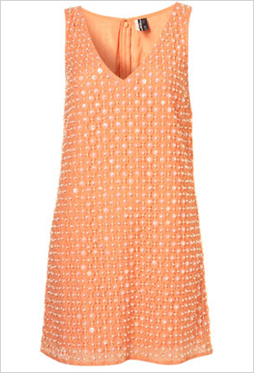 eye-catching V-neck shift dress