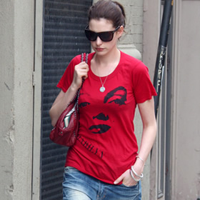 Anne Hathaway and in Marilyn Monroe shirt