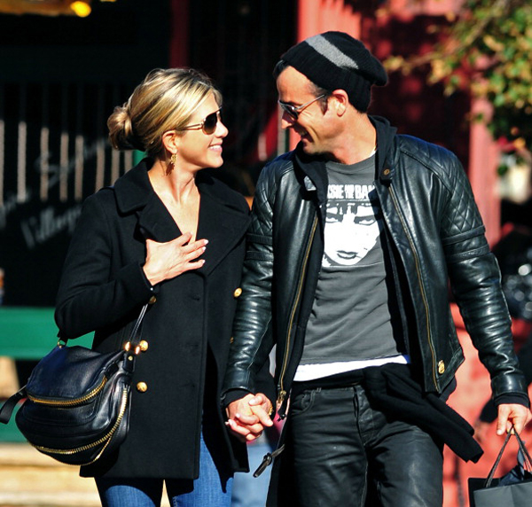 Justin Theroux and Jennifer Aniston engaged