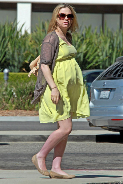 Pregnant Anna Paquin