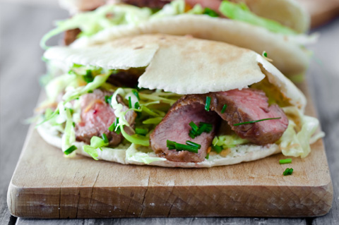 Steak and veggie pitas
