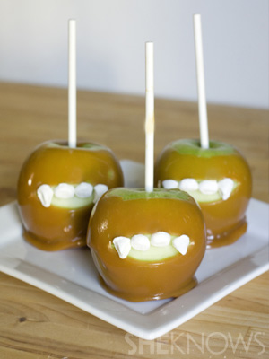 Add the teeth to the apple | Vampire Caramel Apples