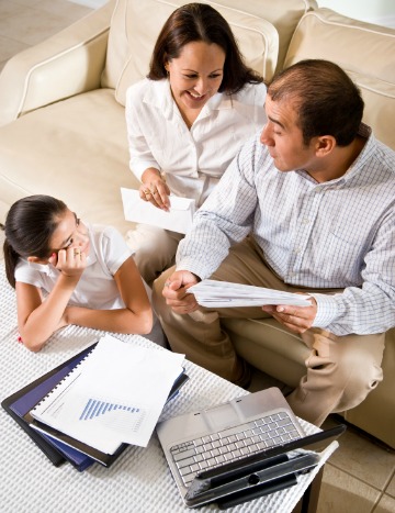family talking about budget