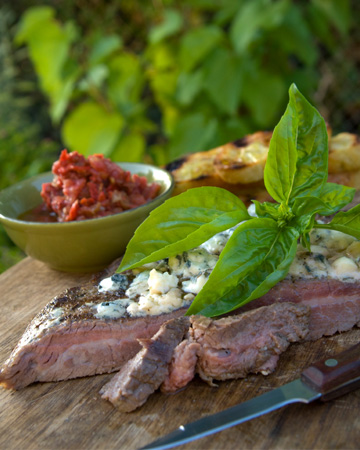 Grilled steak with fig jam and Gorgonzola recipe