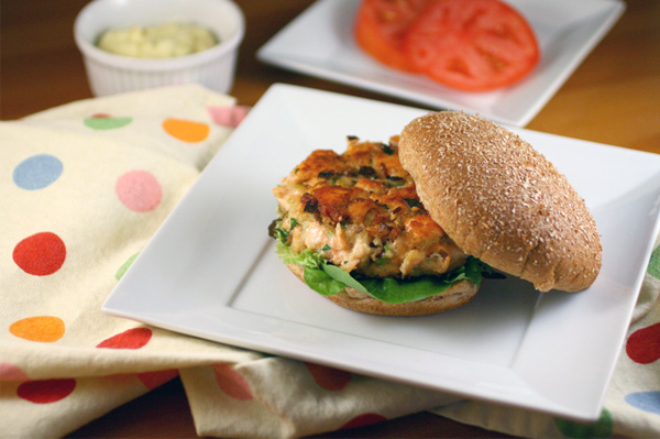 Sunday Dinner: Salmon burgers with homemade tarter sauce