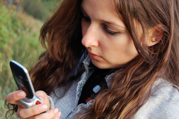 tween on cellphone