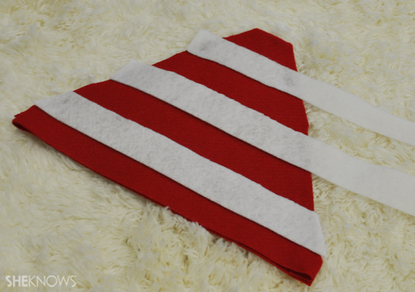 Line up the felt so you get alternating stripes of color on the Waldo hat
