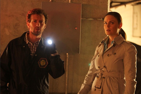Hodgins and Brennan Investigate the Bombing