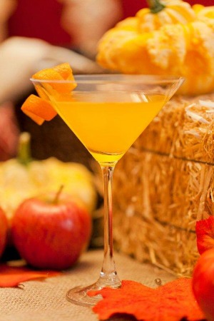 Slim and sparkling orange mango martini